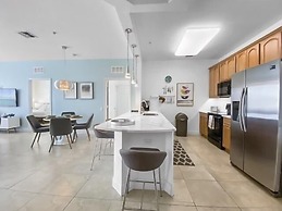 Penthouse Gem. All New! 3 Bedroom Condo by Redawning