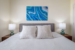 Penthouse Gem. All New! 3 Bedroom Condo by Redawning