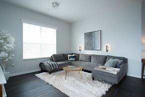 Penthouse Next To Convention Center & Universal 3 Bedroom Condo by Red