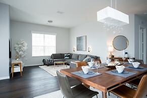 Penthouse Next To Convention Center & Universal 3 Bedroom Condo by Red