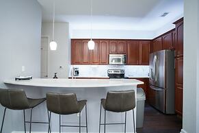 Penthouse Next To Convention Center & Universal 3 Bedroom Condo by Red