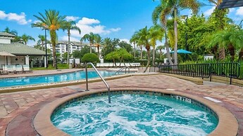 Penthouse Next To Convention Center & Universal 3 Bedroom Condo by Red