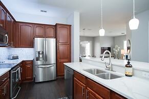 Penthouse Next To Convention Center & Universal 3 Bedroom Condo by Red