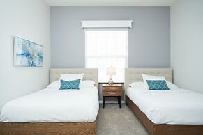 Penthouse Next To Convention Center & Universal 3 Bedroom Condo by Red