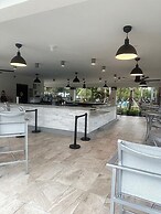 Penthouse Next To Convention Center & Universal 3 Bedroom Condo by Red