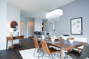 Penthouse Next To Convention Center & Universal 3 Bedroom Condo by Red