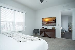 Penthouse Next To Convention Center & Universal 3 Bedroom Condo by Red