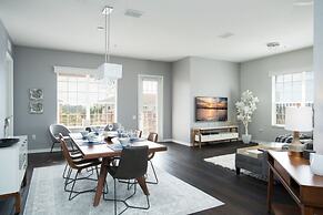 Penthouse Next To Convention Center & Universal 3 Bedroom Condo by Red