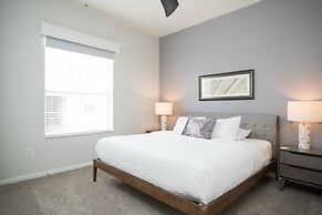 Penthouse Next To Convention Center & Universal 3 Bedroom Condo by Red