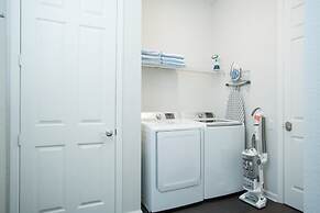 Penthouse Next To Convention Center & Universal 3 Bedroom Condo by Red