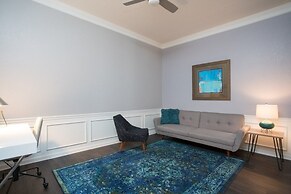 Penthouse Next To Convention Center & Universal 3 Bedroom Condo by Red