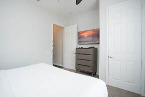 Penthouse Next To Convention Center & Universal 3 Bedroom Condo by Red