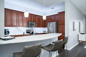 Penthouse Next To Convention Center & Universal 3 Bedroom Condo by Red