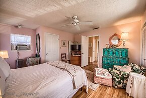 Binky's Nest 1 Bedroom Home by RedAwning