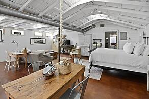 Gausthaus 402 1 Bedroom Cottage by RedAwning