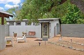 Gausthaus 402 1 Bedroom Cottage by RedAwning