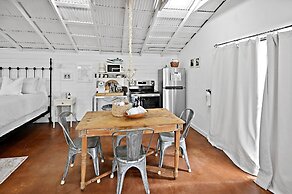 Gausthaus 402 1 Bedroom Cottage by RedAwning