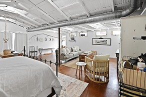 Gausthaus 402 1 Bedroom Cottage by RedAwning