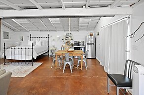 Gausthaus 402 1 Bedroom Cottage by RedAwning