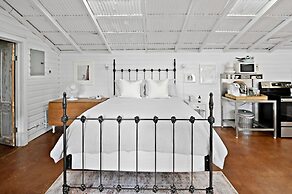 Gausthaus 402 1 Bedroom Cottage by RedAwning