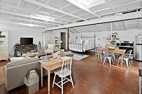 Gausthaus 402 1 Bedroom Cottage by RedAwning