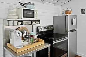 Gausthaus 402 1 Bedroom Cottage by RedAwning