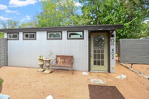 Gausthaus 402 1 Bedroom Cottage by RedAwning