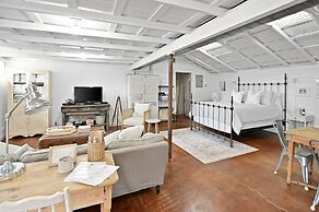 Gausthaus 402 1 Bedroom Cottage by RedAwning