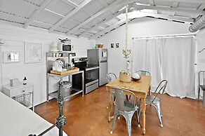 Gausthaus 402 1 Bedroom Cottage by RedAwning