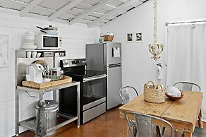 Gausthaus 402 1 Bedroom Cottage by RedAwning