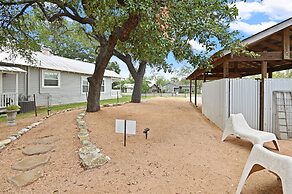 Gausthaus 402 1 Bedroom Cottage by RedAwning