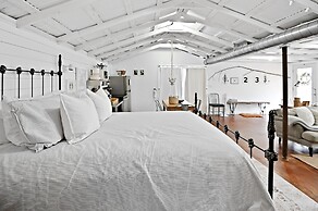 Gausthaus 402 1 Bedroom Cottage by RedAwning