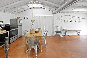 Gausthaus 402 1 Bedroom Cottage by RedAwning