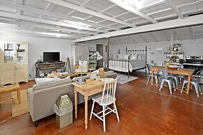 Gausthaus 402 1 Bedroom Cottage by RedAwning