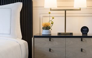 106 Jefferson Huntsville, Curio Collection by Hilton