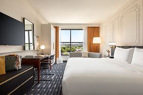 106 Jefferson Huntsville, Curio Collection by Hilton