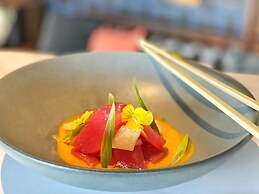 106 Jefferson Huntsville, Curio Collection by Hilton