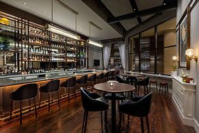 106 Jefferson Huntsville, Curio Collection by Hilton