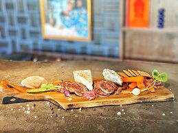 106 Jefferson Huntsville, Curio Collection by Hilton