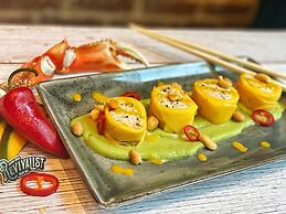 106 Jefferson Huntsville, Curio Collection by Hilton