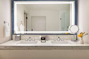 106 Jefferson Huntsville, Curio Collection by Hilton