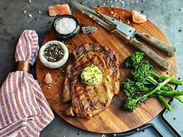 106 Jefferson Huntsville, Curio Collection by Hilton