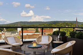 106 Jefferson Huntsville, Curio Collection by Hilton