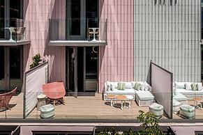 The Ray Hotel Delray Beach, Curio Collection by Hilton