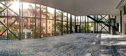 The Ray Hotel Delray Beach, Curio Collection by Hilton