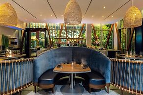 The Ray Hotel Delray Beach, Curio Collection by Hilton