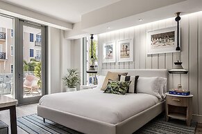 The Ray Hotel Delray Beach, Curio Collection by Hilton