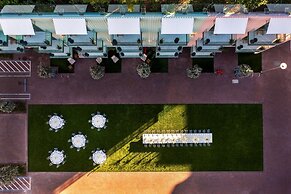 The Ray Hotel Delray Beach, Curio Collection by Hilton