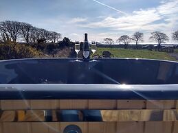 Cleeves Cabins, Arran Luxury Lodge With hot tub