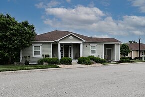 Birdie's Paradise 2 Bedroom Villa by RedAwning